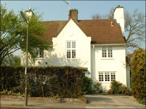 109 Hampstead Way